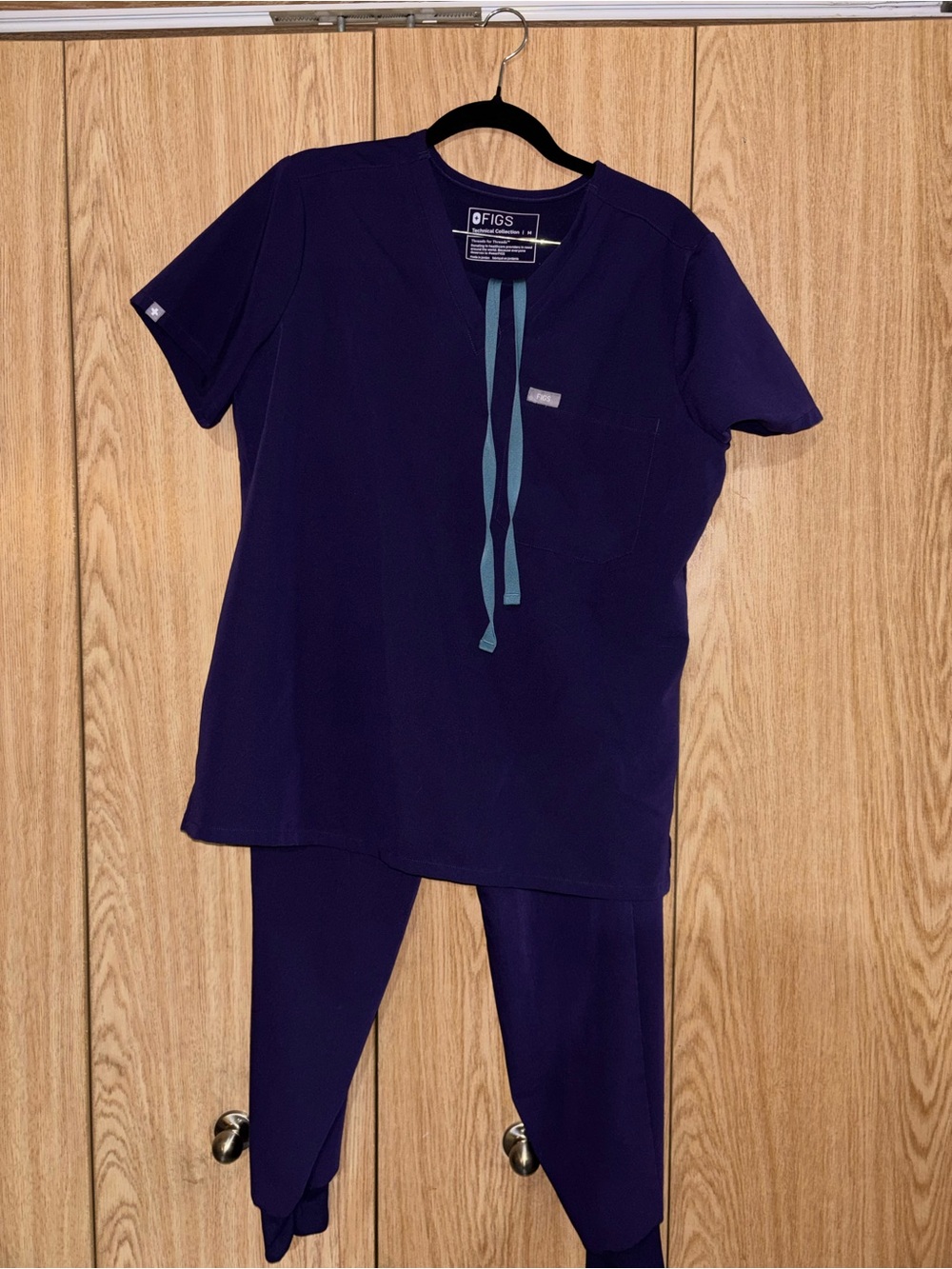 Figs medium scrub set purple jam